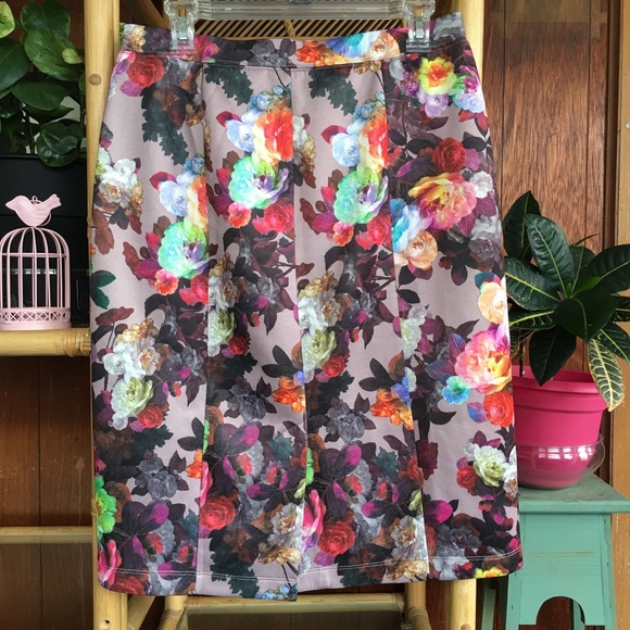 simonton says floral women skirt - Picture 2 of 6